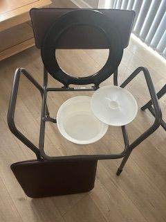 Commode - free to collect