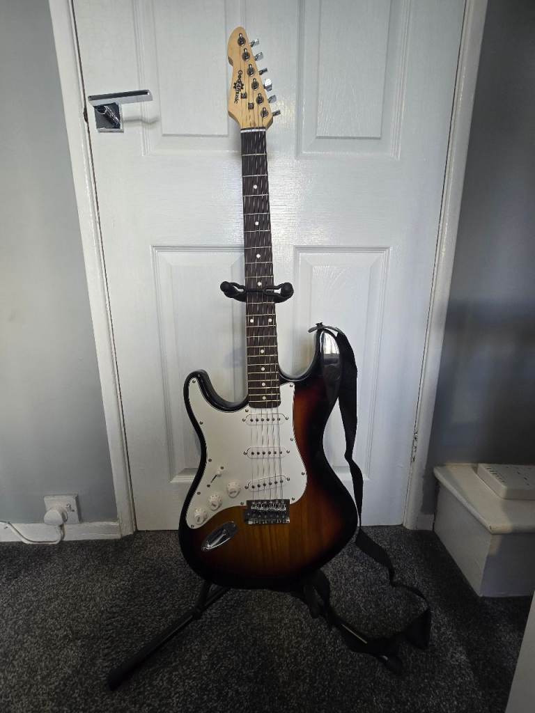 Gear4music Electric Guitar Starter Pack – Sunburst, Good Condition