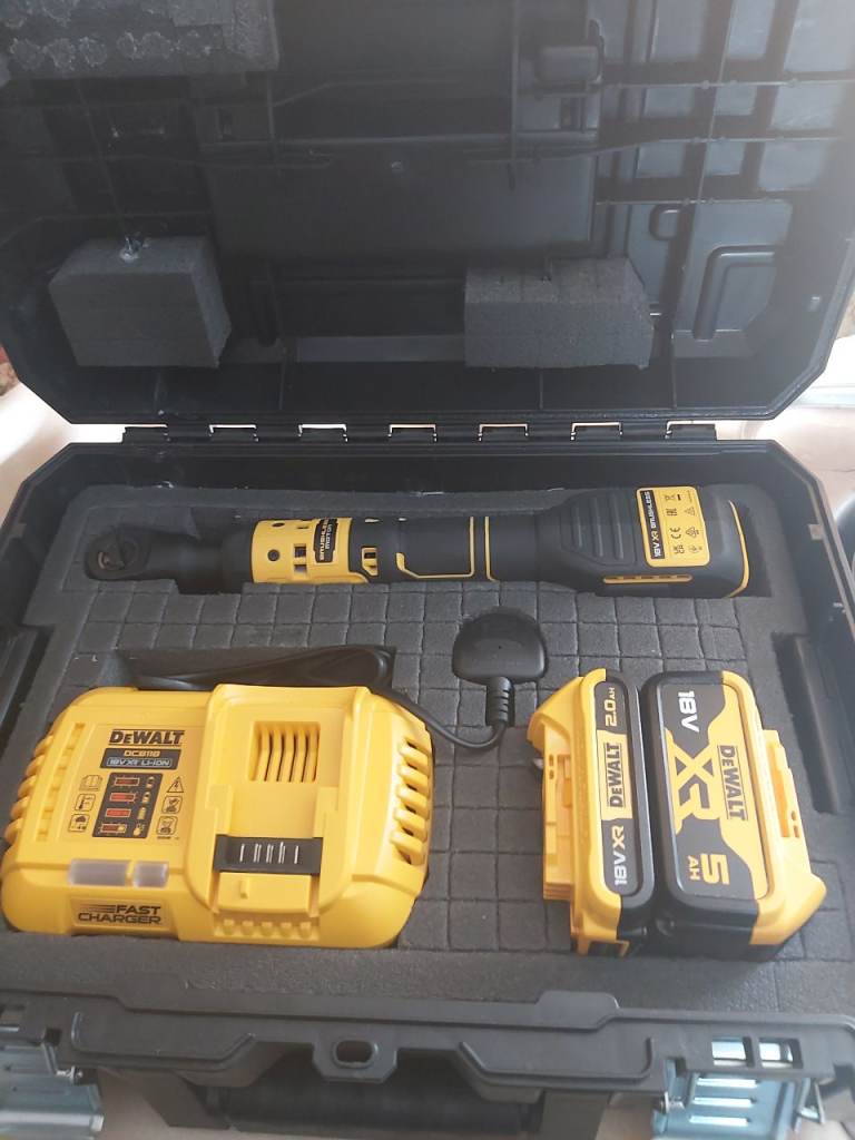 **brand new kit** dewalt dcf512n 1/2" ratchet plus batts charger and tstack