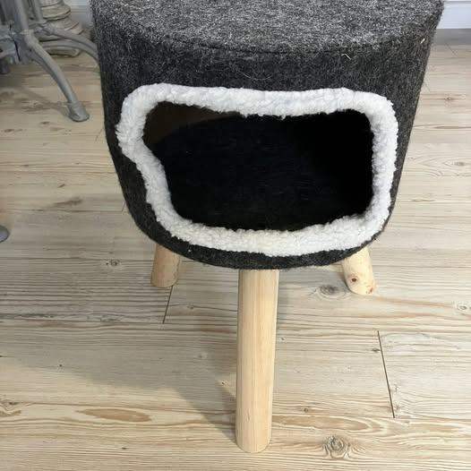 Cat bed/house on 3 wooden legs