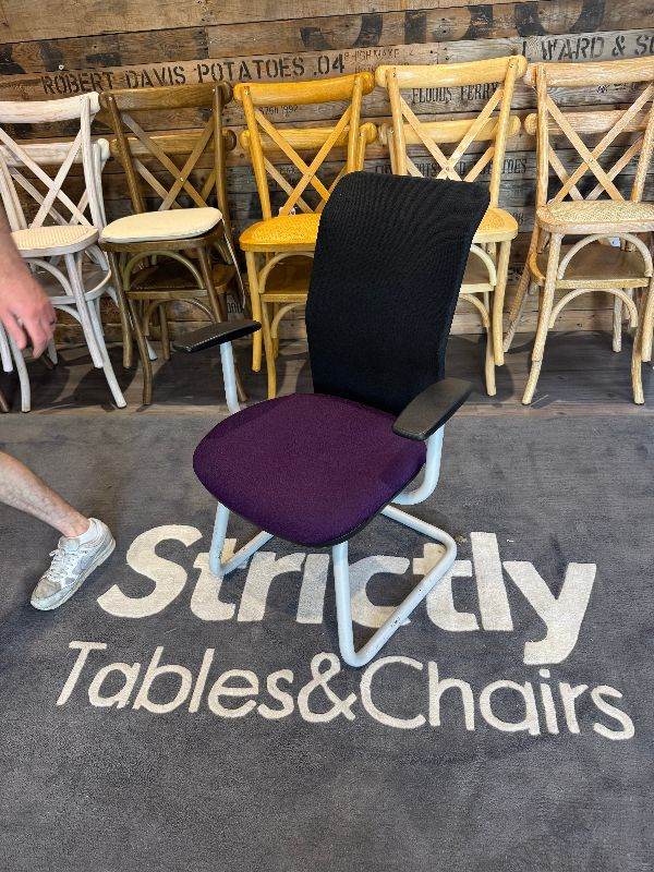 20 x Pledge Designer Office/Meeting Chairs – Excellent Condition – Job Lot Preferred  Price: