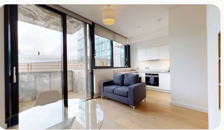Lovely studio to rent company let allowed