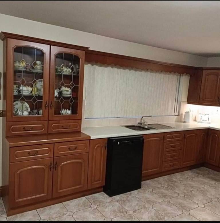 Kitchen units, worktops, appliances 