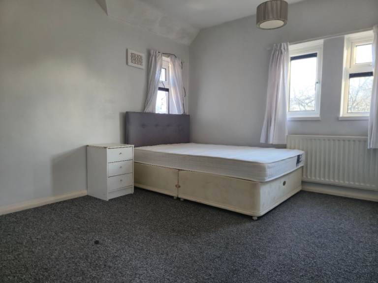 Furnished double room for single occupancy 