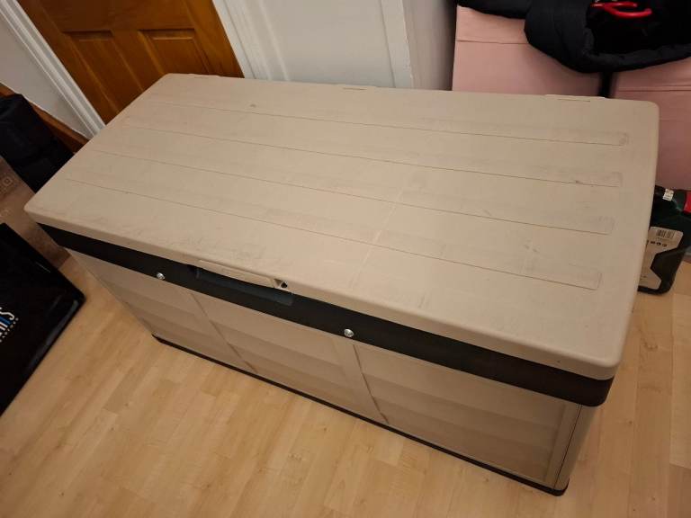 Heavy Duty Resin Outdoor storage chest lockable