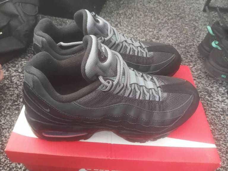 Black Airmax 95s 110s 