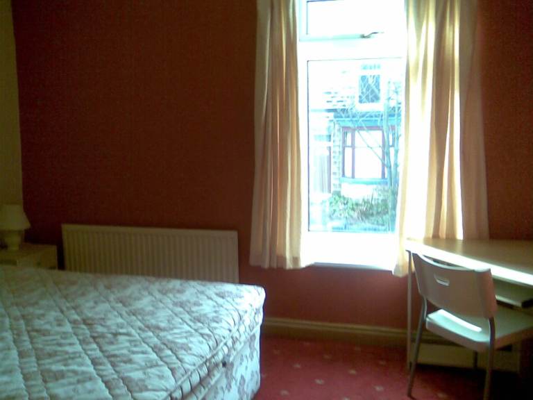 NICE DOUBLE ROOM TO LET IN CROOKES S10 ONLY £450 *PCM INC UTILITIES!
