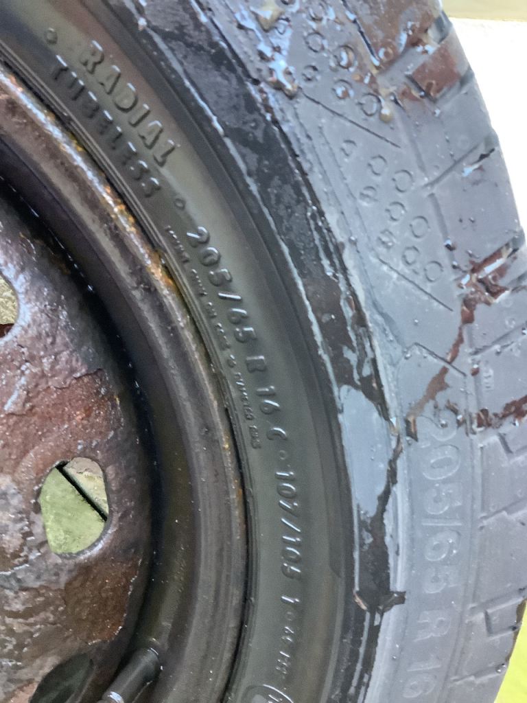 VAUXHALL VIVARO/TRAFFIC TYRES
