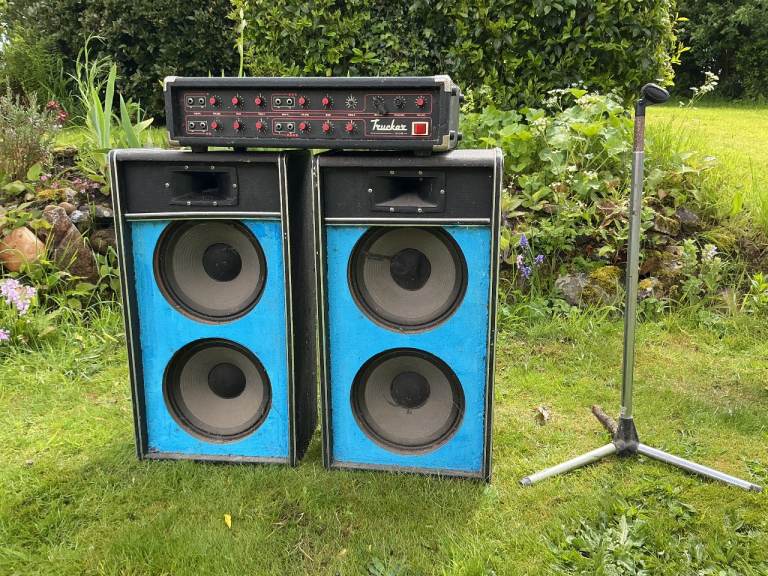 C arlsboro PA System: 2 Speakers  Amplifier Head and microphone - Good Condition