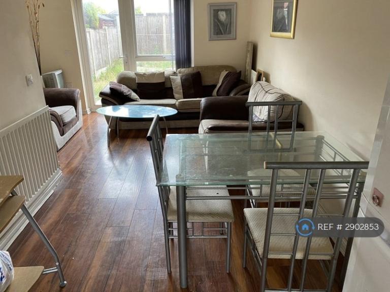 4 bedroom house in Hitchen St, Manchester, M13 (4 bed) (#2902853)
