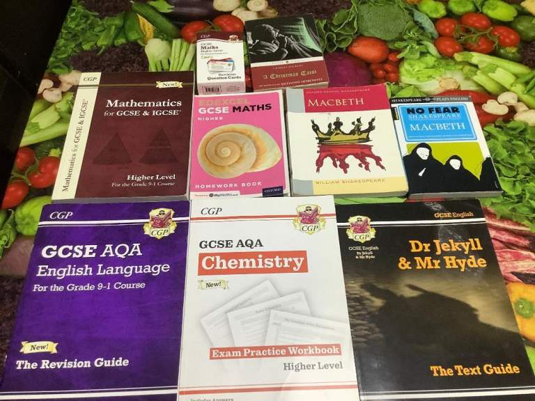 GCSE Books Bundle, 4 CD's stage 3/4, 3 Dictionaries English and French.