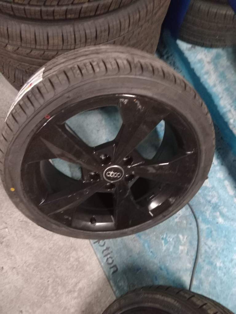 Audi genuine original alloy wheels gloss black 
