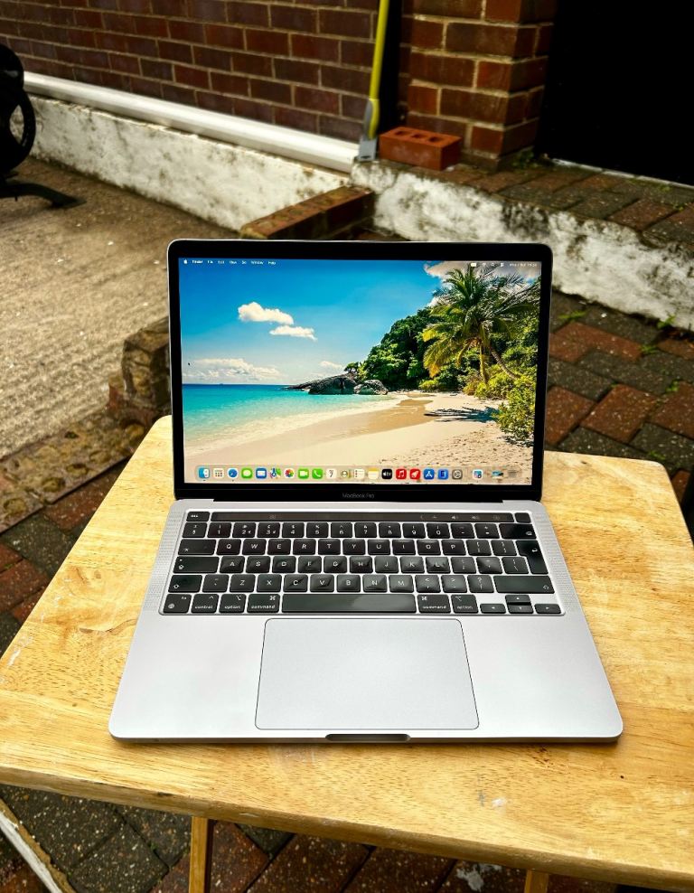 Macbook pro 13”- Apple M1 - 16GB memory - 512GB SSD - 98% Battery 