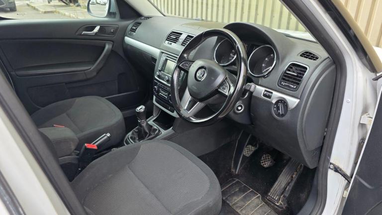 2014 Skoda Yeti 2.0 TDI Tour de France Outdoor 4WD Euro 5 5dr HATCHBACK Diesel Manual