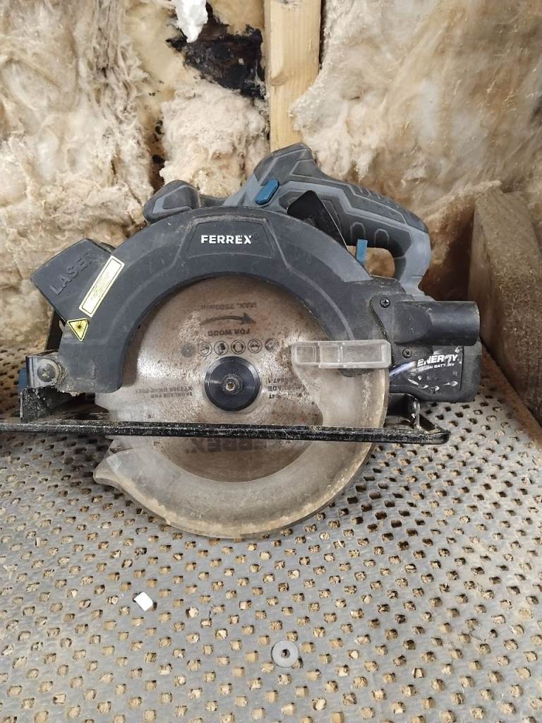 Battery saw circular