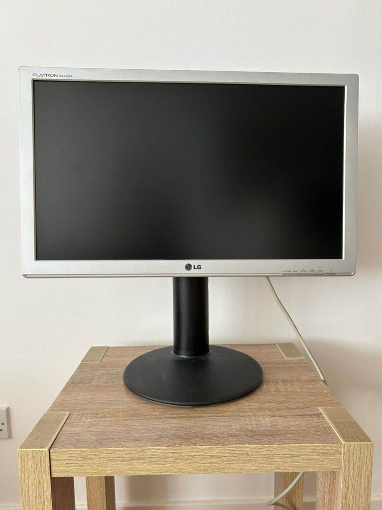 LG Flatron W2442PA monitor 24''
