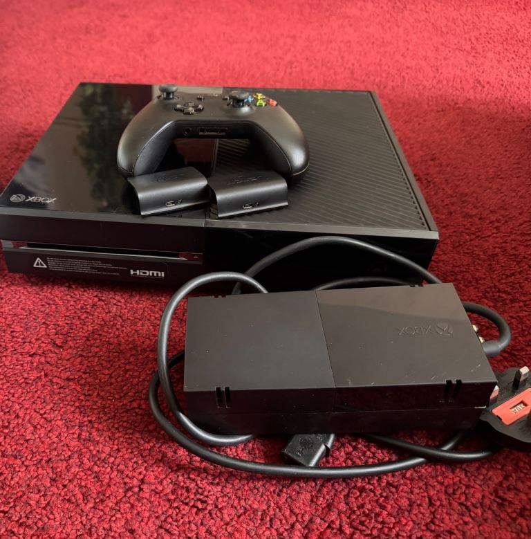 Xbox One Console + Headset