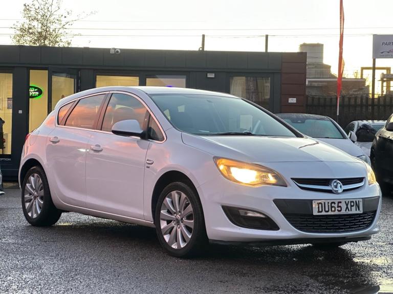 2015 Vauxhall Astra 1.6i Tech Line Auto Euro 6 5dr HATCHBACK Petrol Automatic