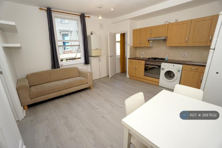 2 bedroom flat in Essex Road, London, N1 (2 bed) (#2887632)
