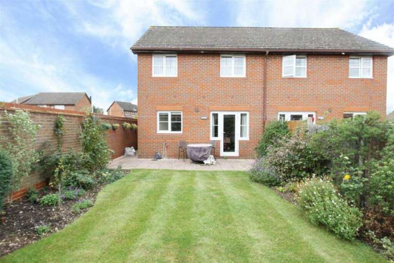 Double-bed Room in Ruislip - First Floor