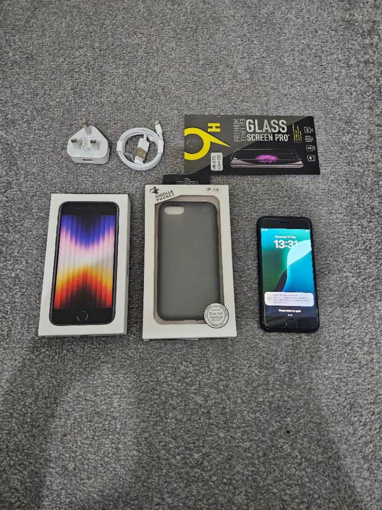 Iphone SE 2022 5G Bundle 3rd Generation Unlocked 64GB Black Warranty I Phone 