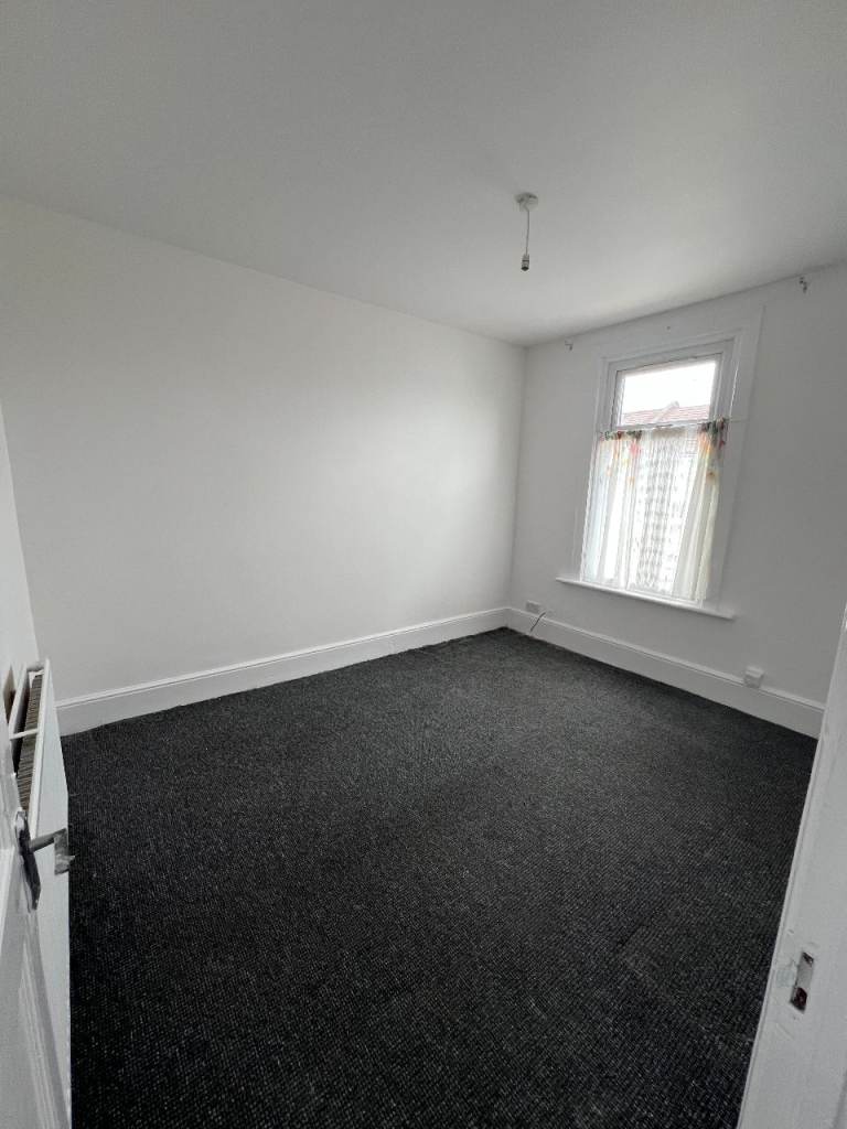 Beautiful 2-Bedroom First Flat To Let; Ilford, Birkbeck Road IG2 7LP