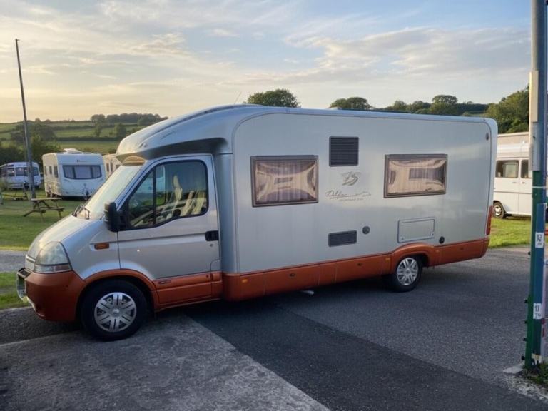 2005 Burstner Delfin 700