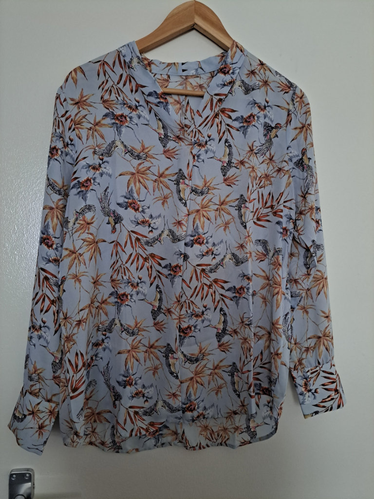 Brand new ladies floral bird print blue blouse size 16