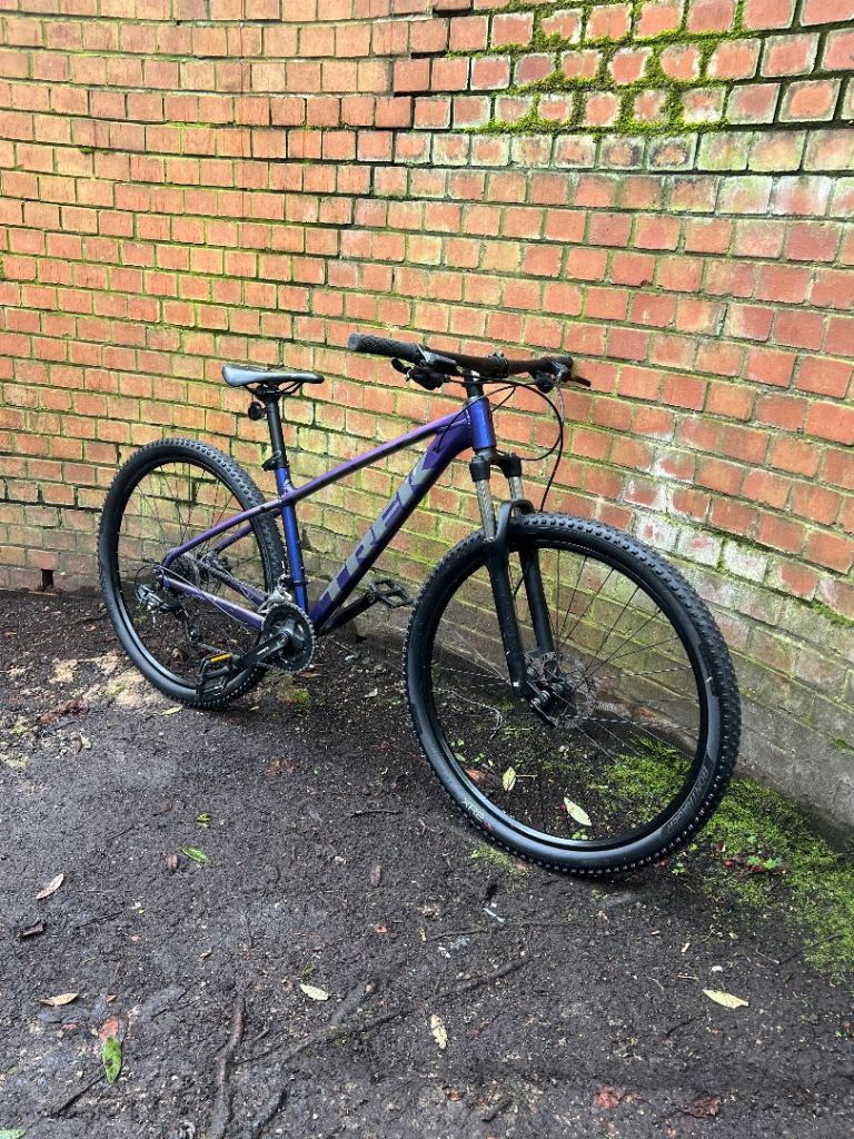 Trek Marlin 5 - LIKE NEW - 29” wheels - hydraulic disc brakes 