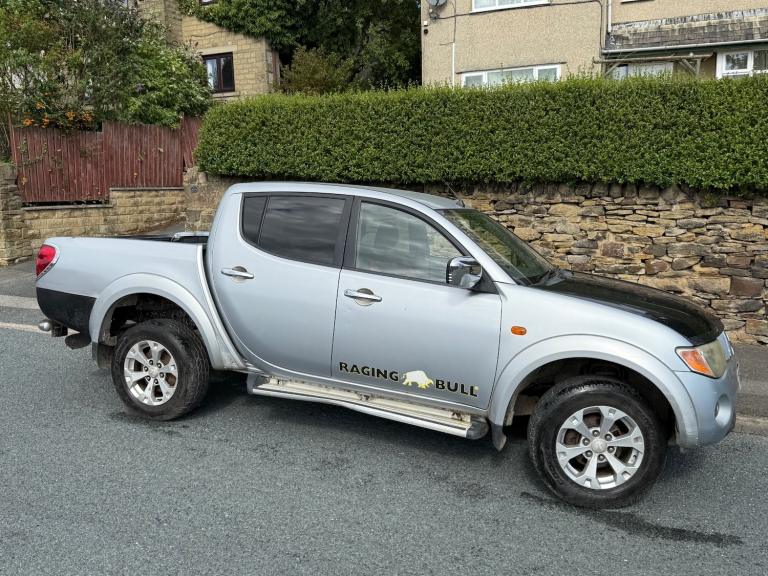 2009 MITSUBISHI L200 RAGING BULL D/C DOUBLE CAB MANUAL DIESEL 4X4 SILVER