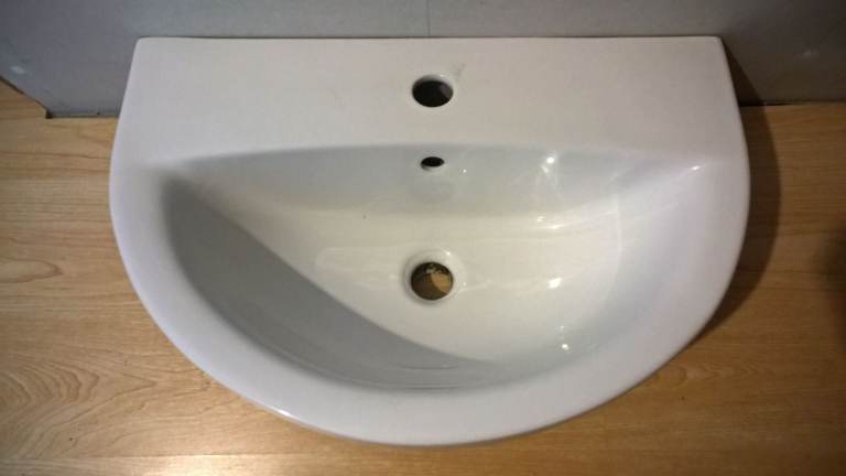 Lecico ceramic wash basin,