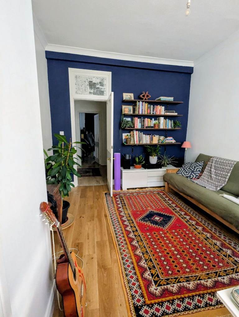 Bright 2-Bedroom Tenement Flat in the Heart of Shawlands – Short-Term Sublet Available     