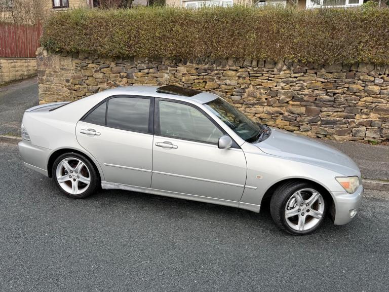 2001 Lexus IS 200 2.0 Sport 4dr SALOON Petrol Manual