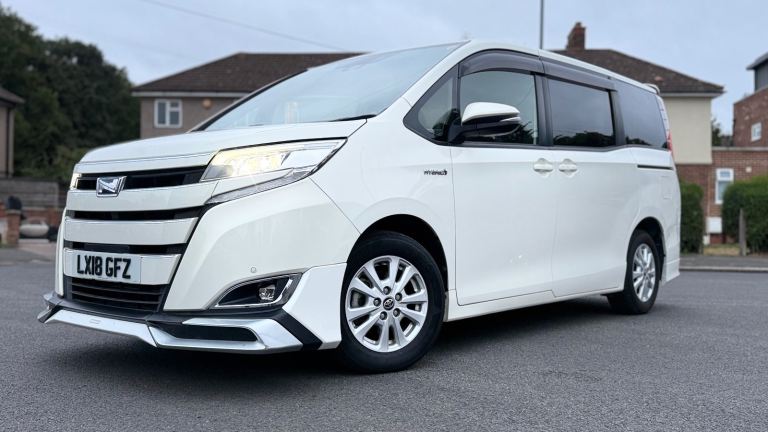 Toyota, NOAH VOXY HYBRID ZWR80 AU, 2018, 1790 (cc)