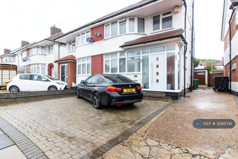 4 bedroom house in St. Edmunds Drive, Stanmore, HA7 (4 bed) (#3065741)