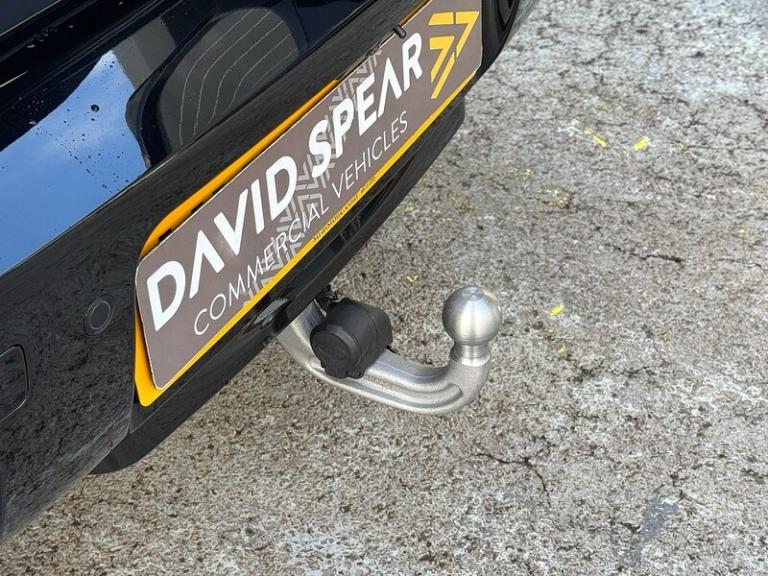 2025 Land Rover Defender 3.0 D250 Hard Top S Auto [3 Seat] PANEL VAN DIESEL Automatic