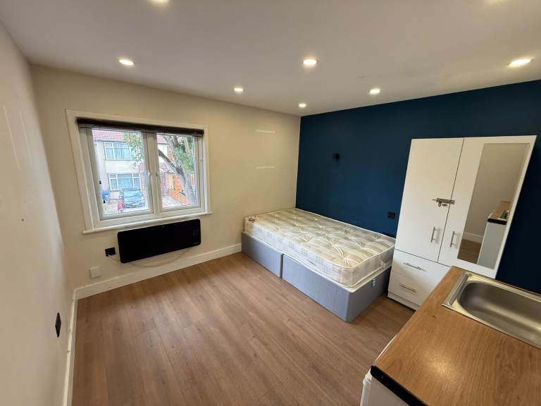 BENEFITS ACCEPTED - Studio Flat Available in Southall Ealing UB2