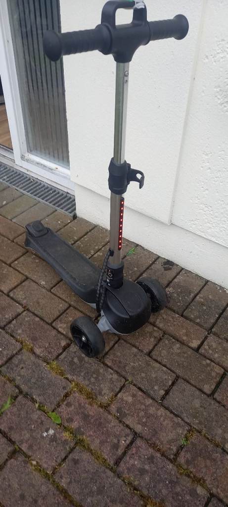 Kids electrick scooter 