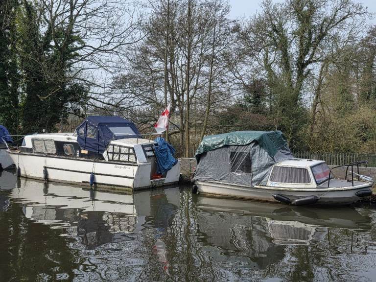 28ft NORMAN SPLIT CABIN CRUISER PROJECT + 15ft Fishing Boat with 15hp mercury engine running! 
