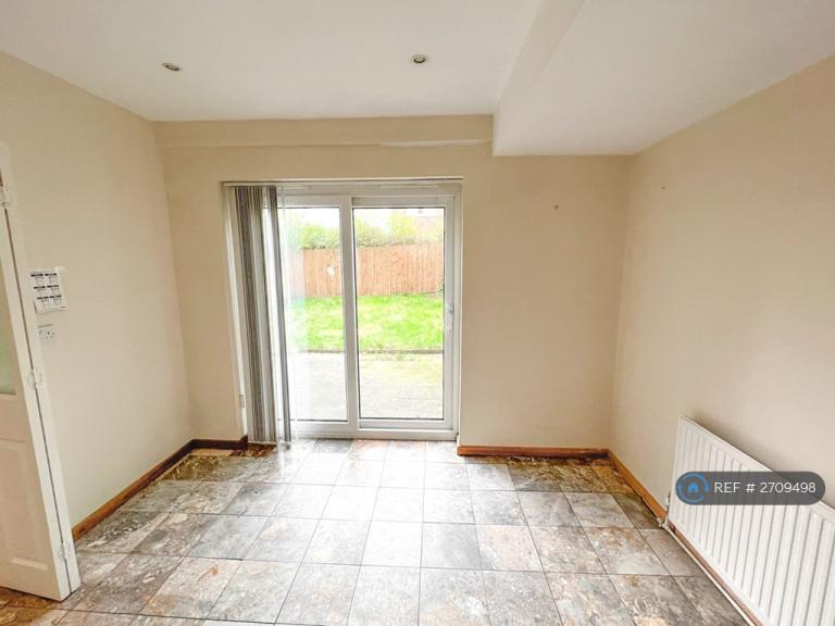 2 bedroom house in Trafford Drive, Little Hulton, Manchester, M38 (2 bed) (#2709498)