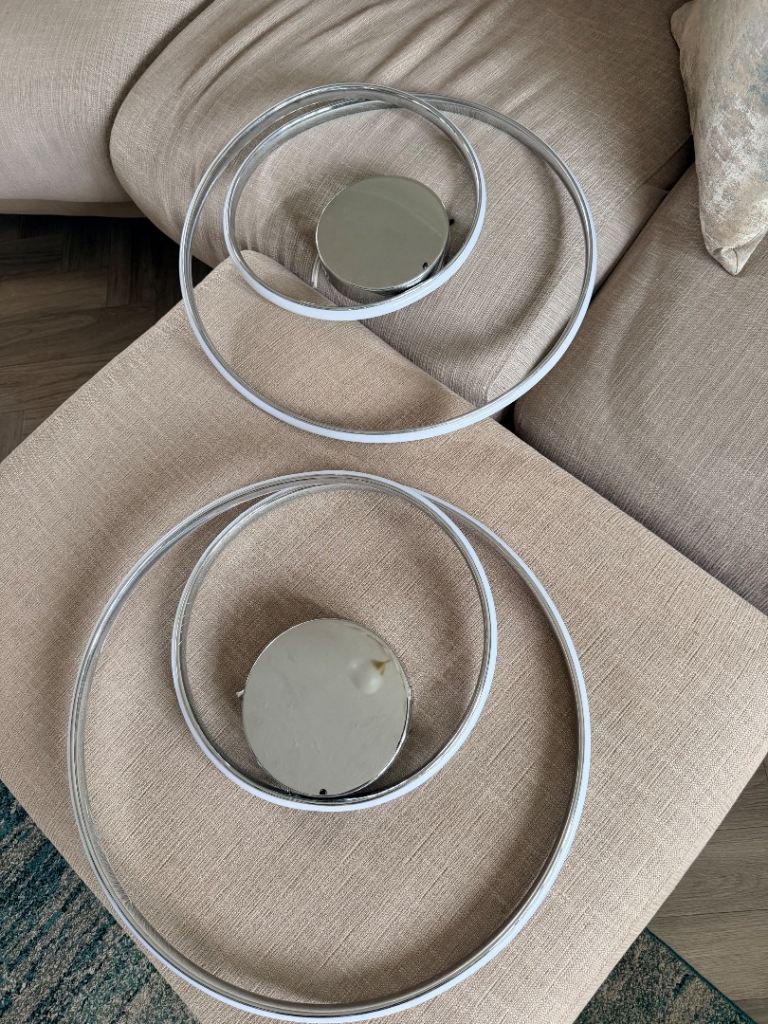 2 x LED lights 
