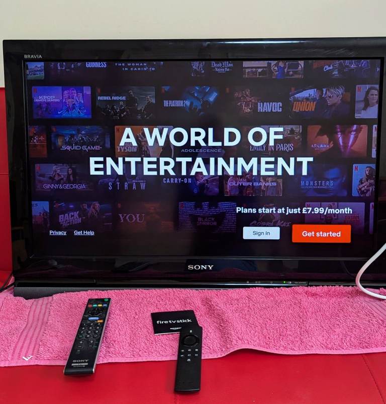 SONY BRAVIA 32" LCD TV – KDL-32V4000 with wall bracket– £65 with an Amazon Firestick
