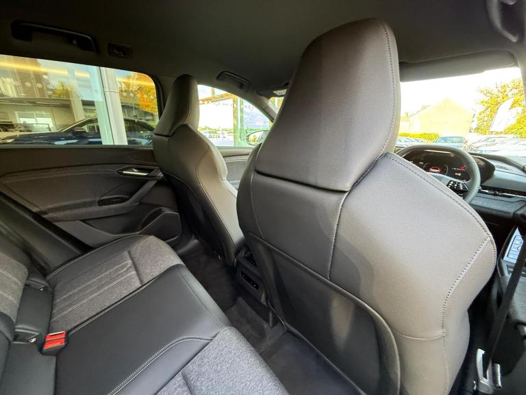 2025 Audi Q6 e-tron 83kWh S line SUV 5dr Electric Auto (252 ps) ESTATE Electric Automatic