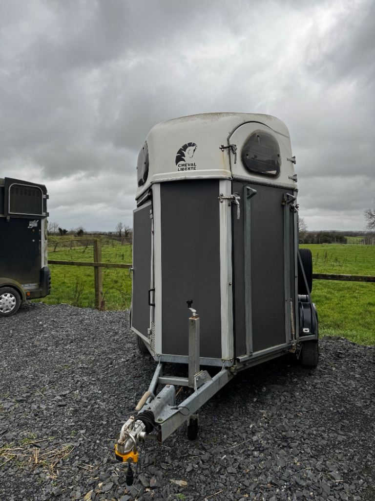 Cheval Liberte Horsebox 505 size double trailer braked and galvanized 