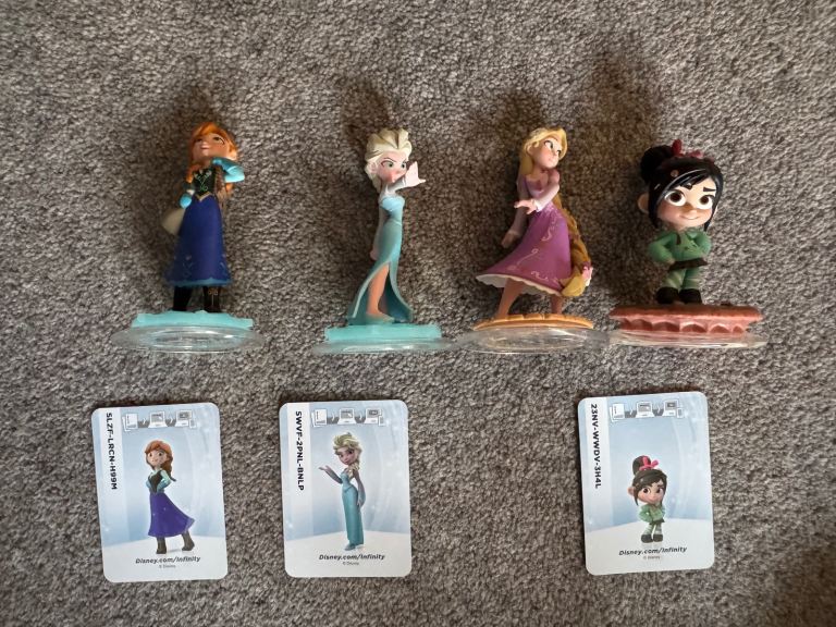 Wii Disney princess Infinity Figure bundle