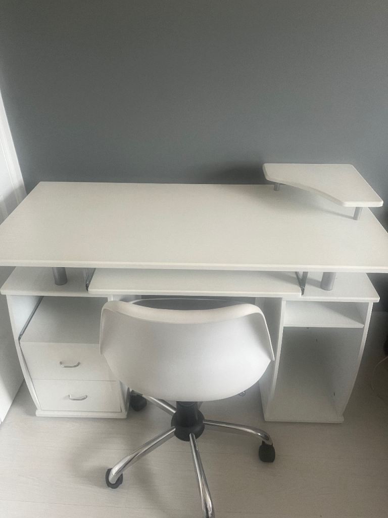 White Office Desk with Drawers and Pull-out Keyboard Tray – Good Condition
