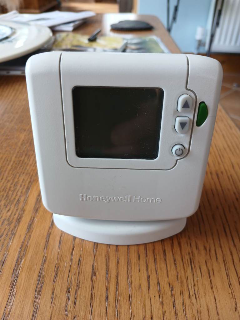 Honeywell Home DT92E Wireless Room Thermostat – As Good As New