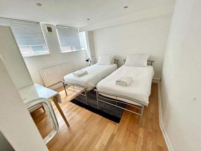 2x Single Beds with quality mattresses