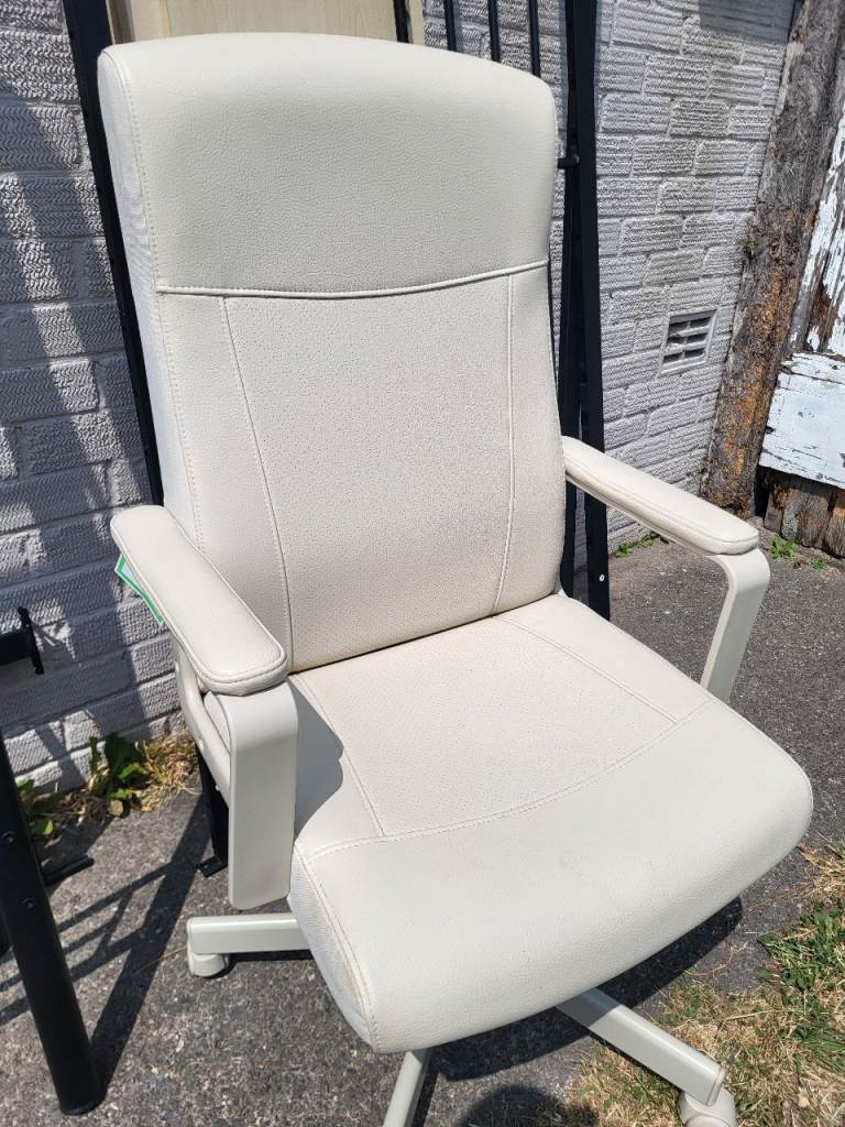 Comfortable Office Chair – Adjustable, Good Condition