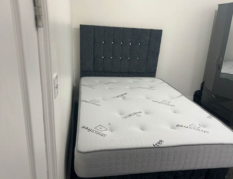 Spacious & Cosy Double Room For Rent AT M12 5GY